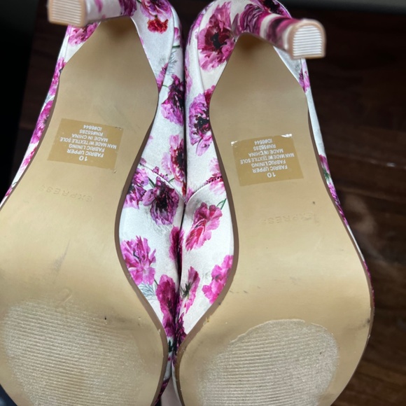 Express Floral Heels Size 10 Floral design Pink and White - Picture 4 of 4